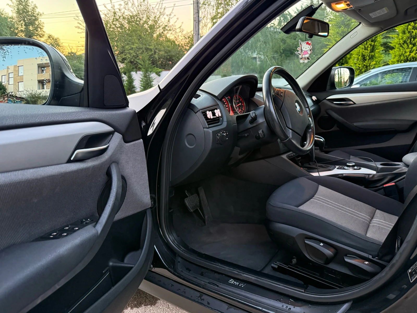BMW X1, снимка 14 - Автомобили и джипове - 55513349