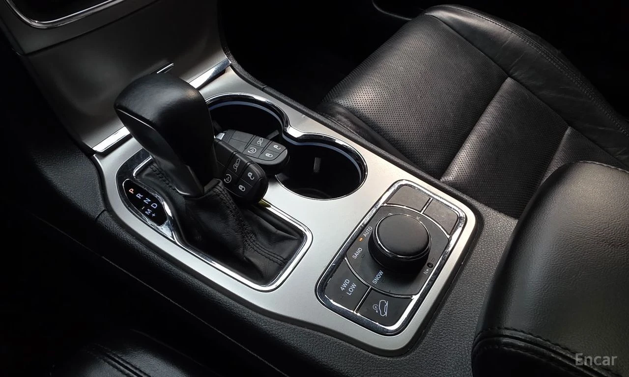 Jeep Grand cherokee 3.6* V6* 8ZF* ПОДГРЕВ* ОБДУХВАНЕ* КАМЕРА* ПАНОРАМА, снимка 10 - Автомобили и джипове - 56007320