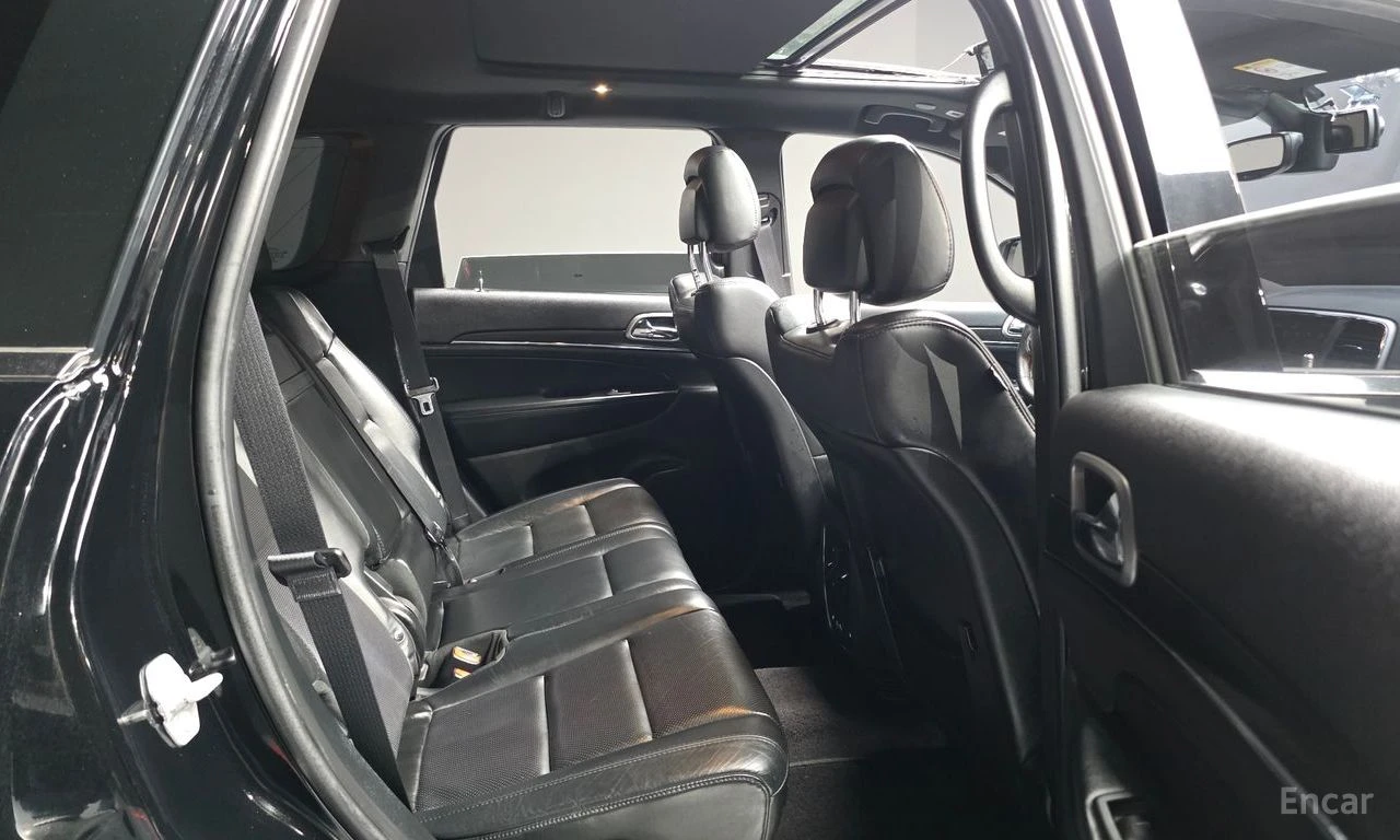 Jeep Grand cherokee 3.6* V6* 8ZF* ПОДГРЕВ* ОБДУХВАНЕ* КАМЕРА* ПАНОРАМА, снимка 14 - Автомобили и джипове - 56007320