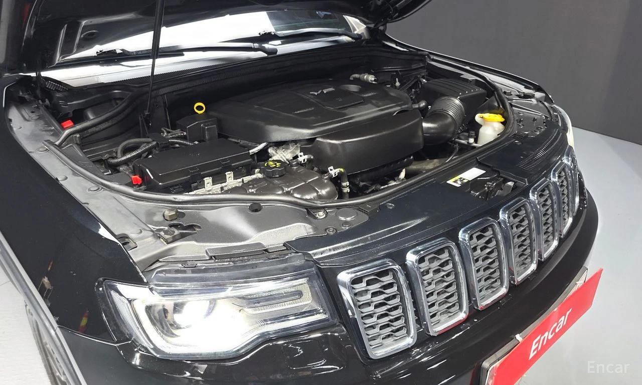 Jeep Grand cherokee 3.6* V6* 8ZF* ПОДГРЕВ* ОБДУХВАНЕ* КАМЕРА* ПАНОРАМА, снимка 17 - Автомобили и джипове - 56007320