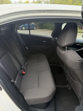 Toyota Corolla 1.8 hybrid  | Mobile.bg    13