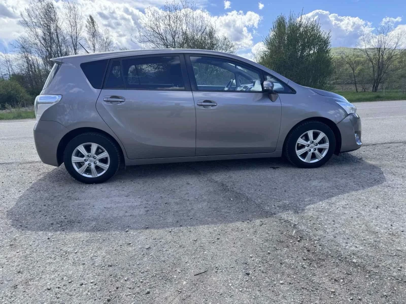 Toyota Verso, снимка 8 - Автомобили и джипове - 48326200