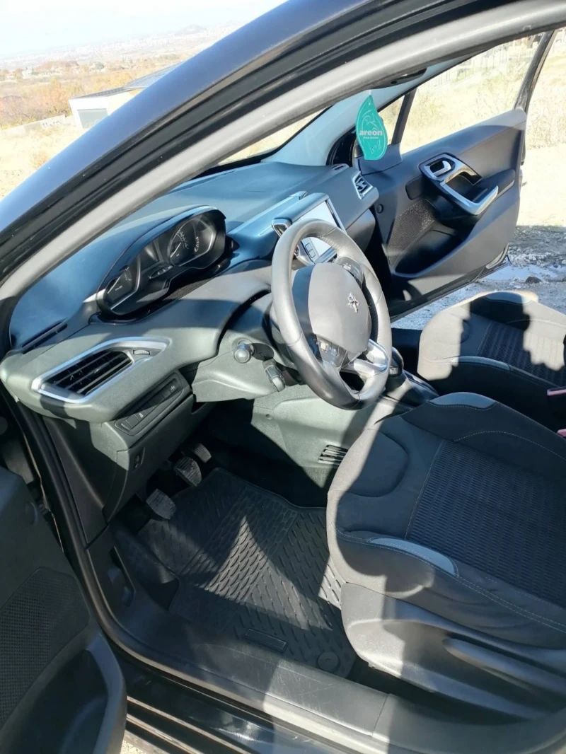 Peugeot 208, снимка 7 - Автомобили и джипове - 52419517