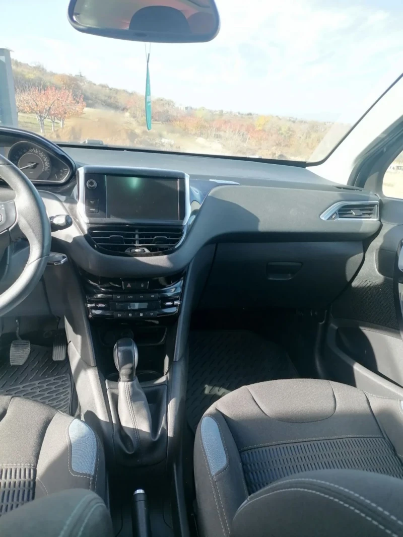 Peugeot 208, снимка 6 - Автомобили и джипове - 52419517
