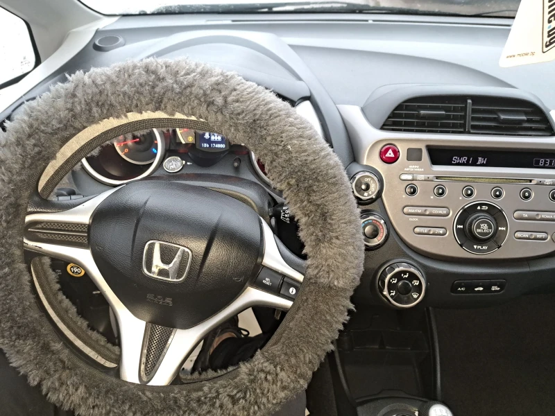 Honda Jazz 1.3Vvti-90k.c, снимка 13 - Автомобили и джипове - 52581073