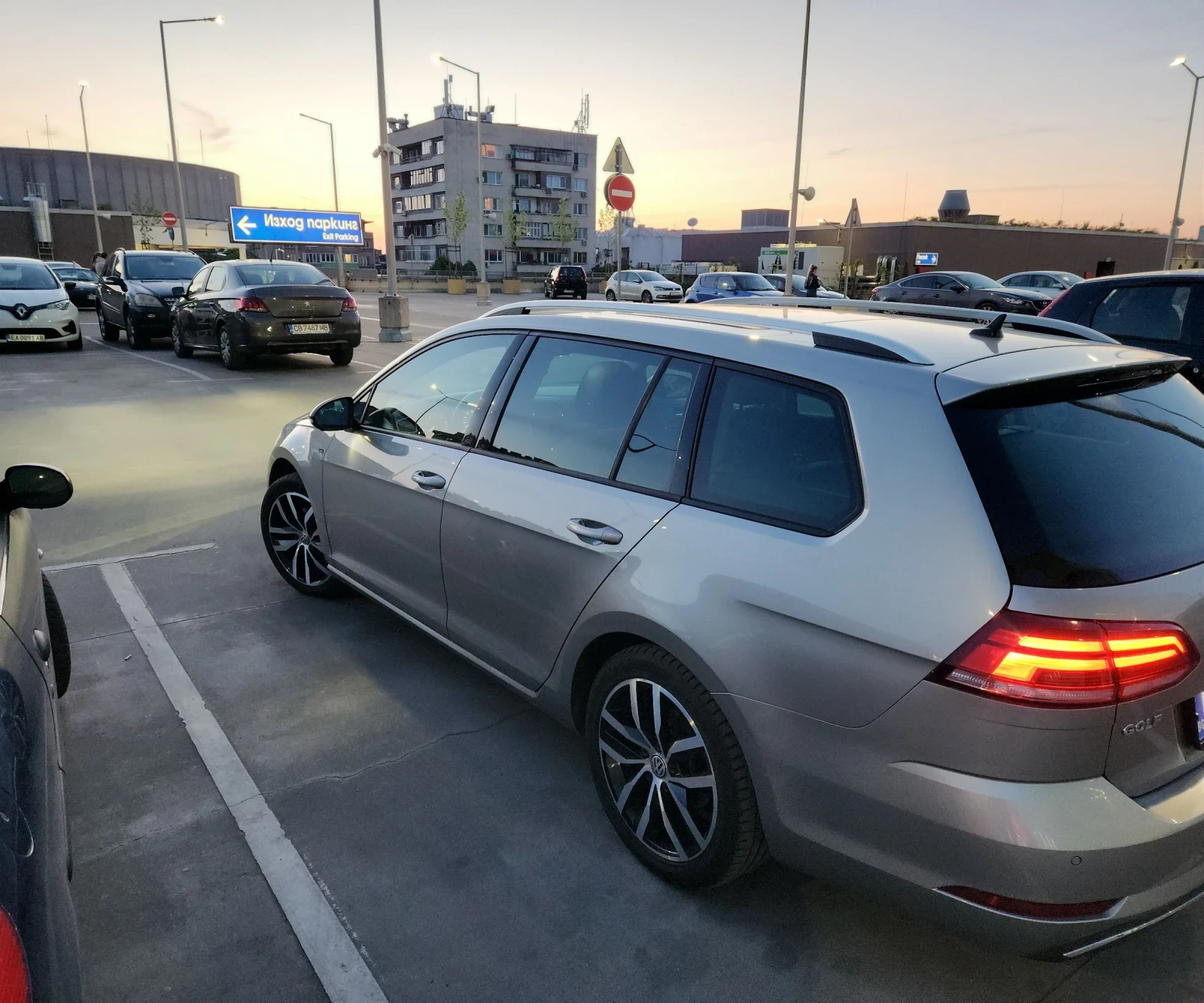 VW Golf Variant 2.0 TDI - изображение 4