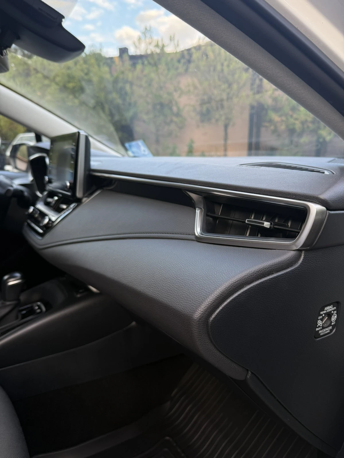 Toyota Corolla 1.8 hybrid  | Mobile.bg   17