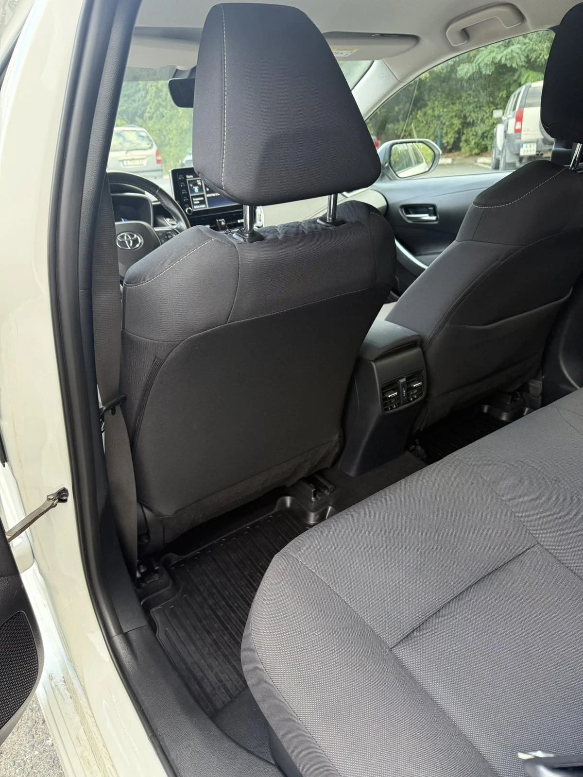 Toyota Corolla 1.8 hybrid  | Mobile.bg   12