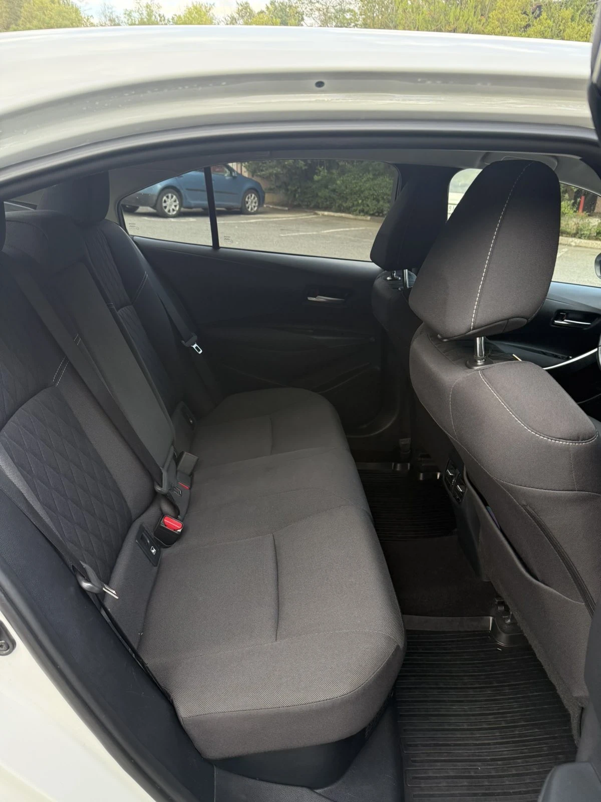 Toyota Corolla 1.8 hybrid  | Mobile.bg   13