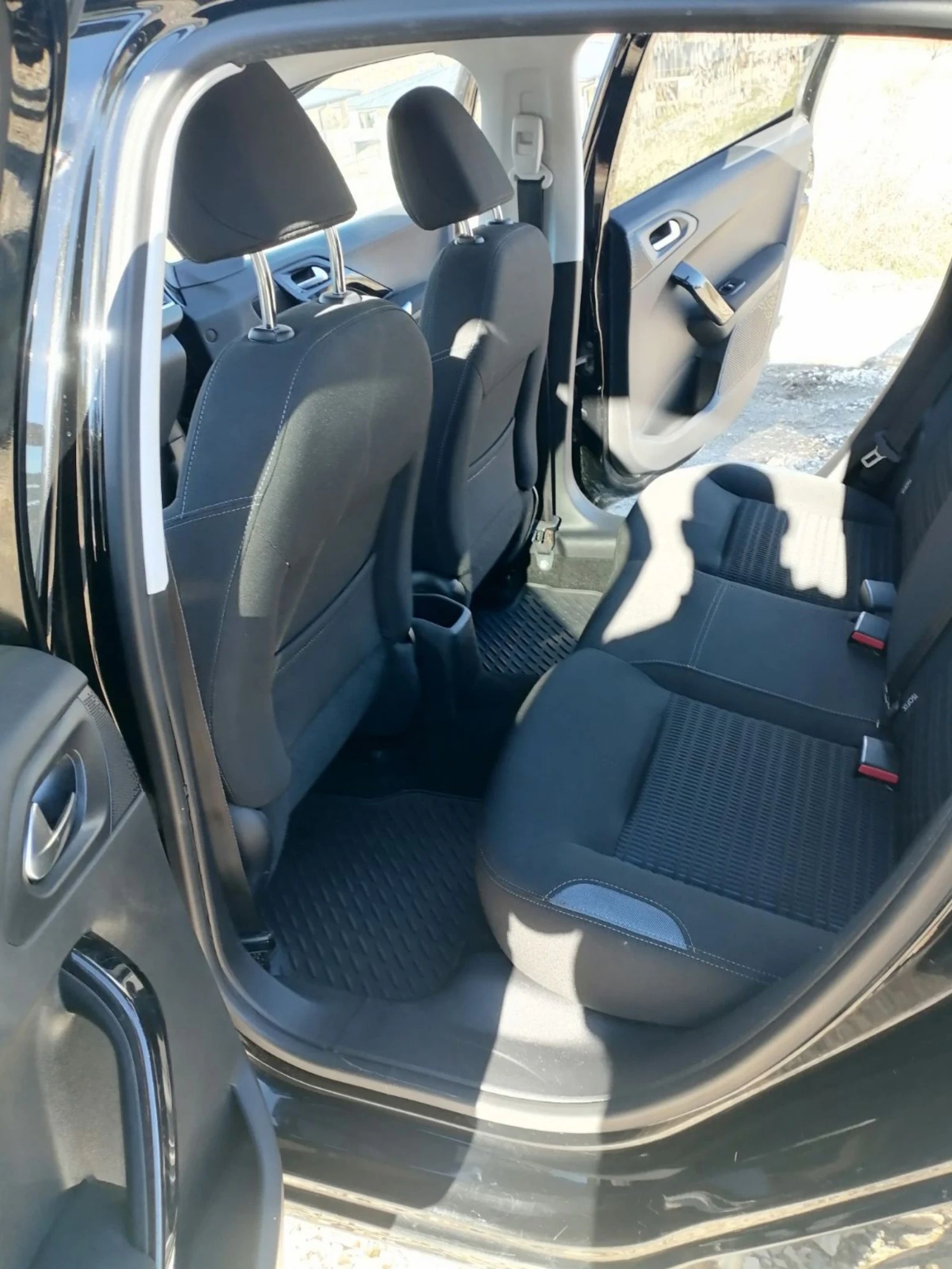 Peugeot 208  - изображение 8