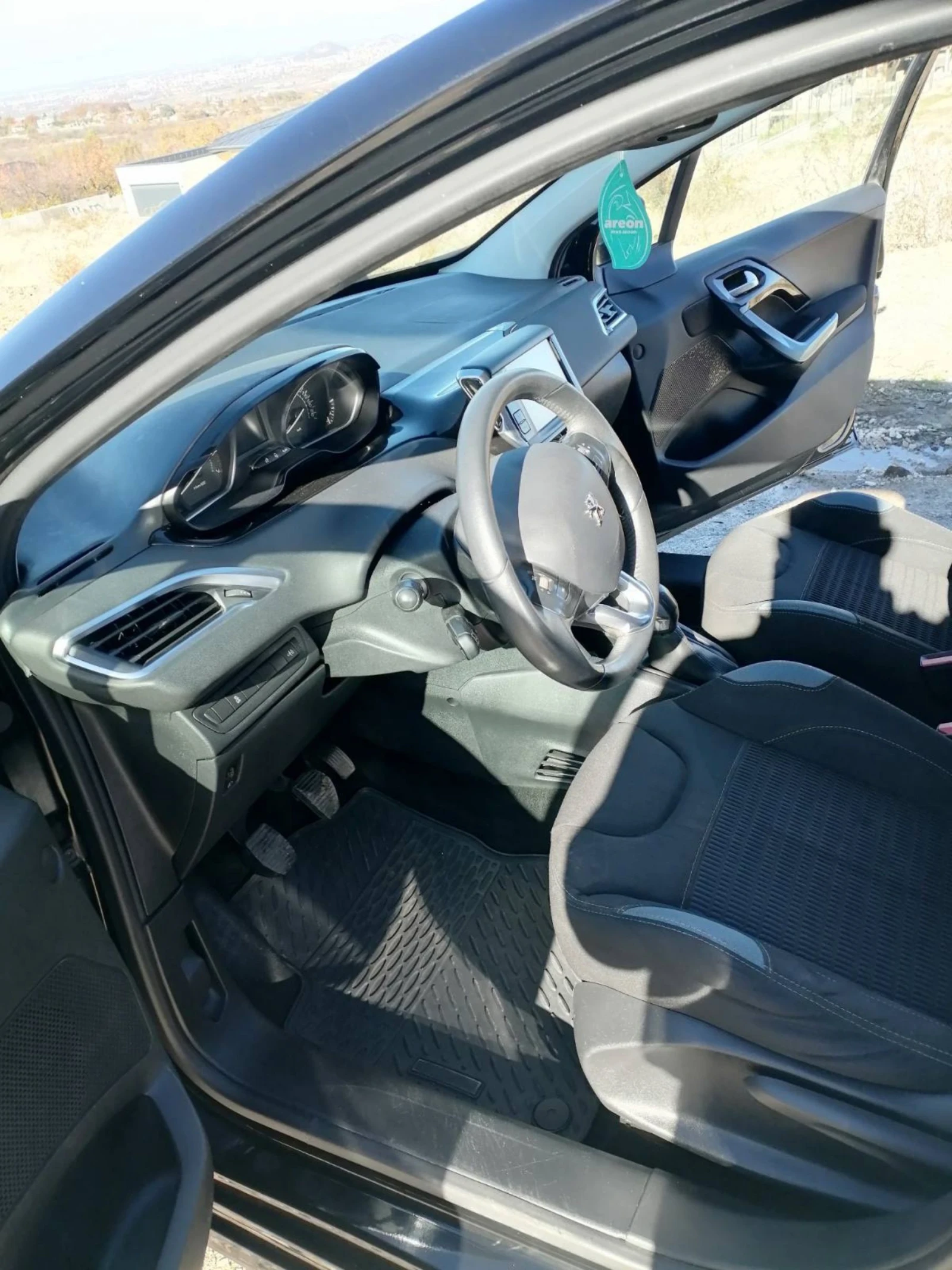 Peugeot 208  - изображение 7