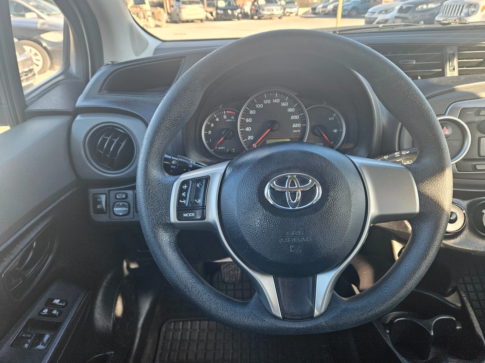 Toyota Yaris 1.4D-4D ПЕРФЕКТНА - изображение 8