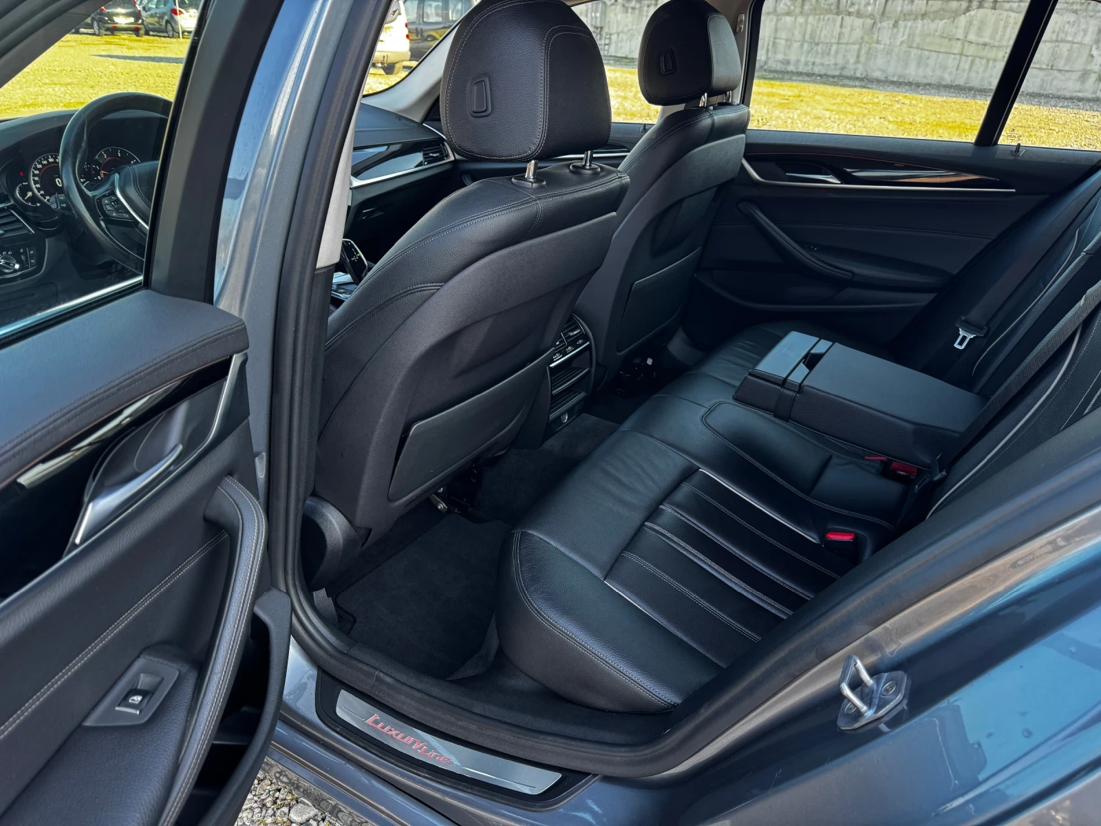 BMW 530 3.0 X-DRIVE 265kc.  LUXURY LINE, снимка 11 - Автомобили и джипове - 53737517