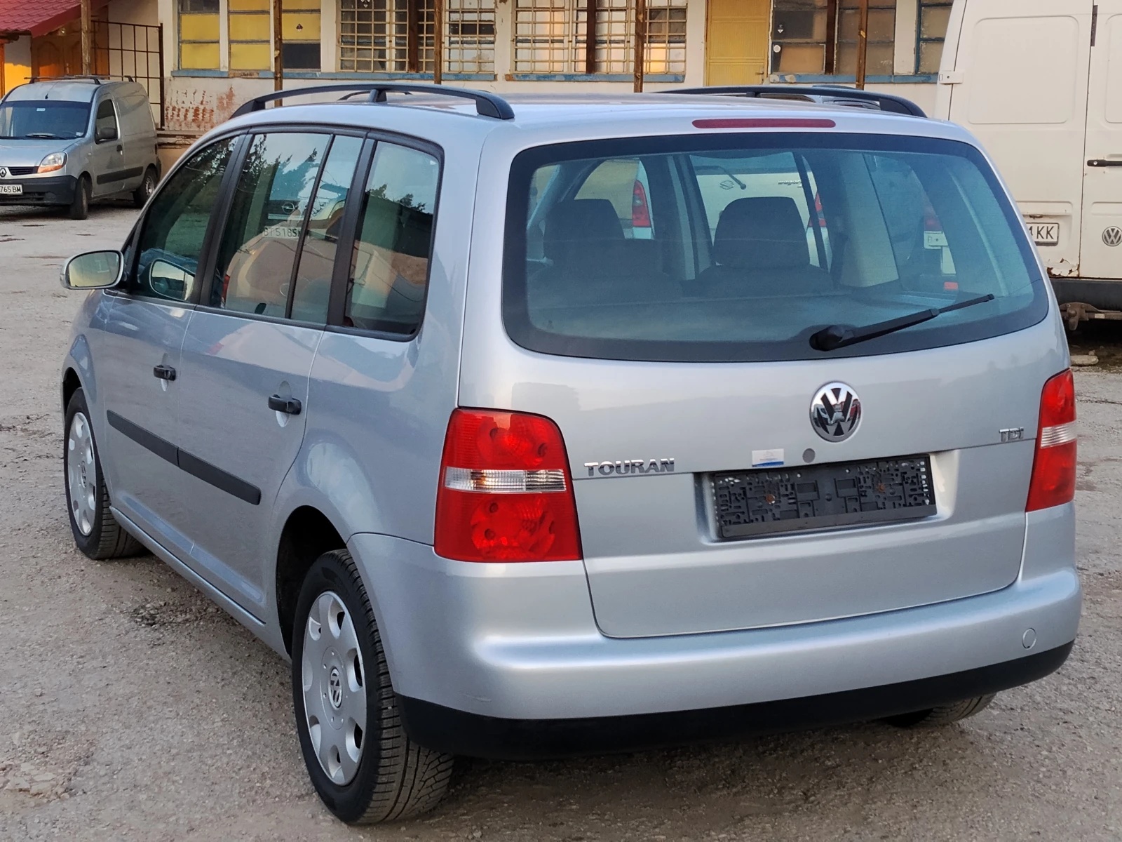 VW Touran 1.9-TDI , снимка 6 - Автомобили и джипове - 53738907