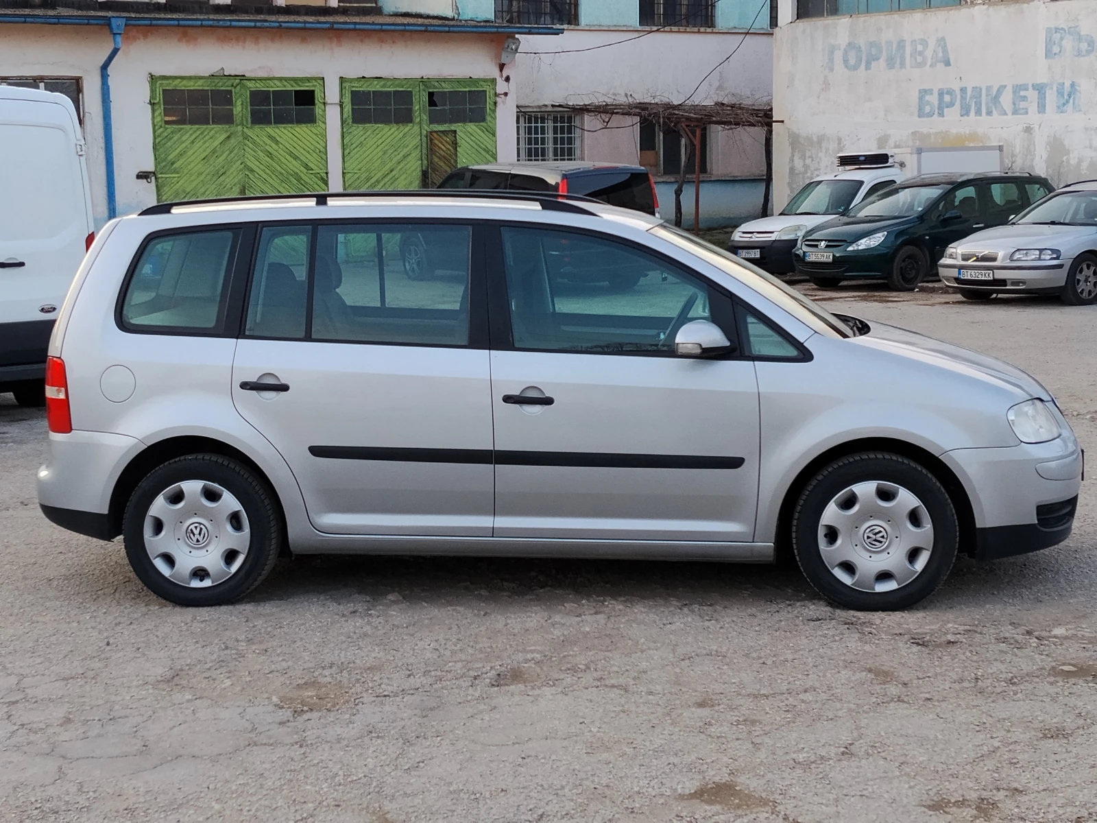 VW Touran 1.9-TDI , снимка 8 - Автомобили и джипове - 53738907