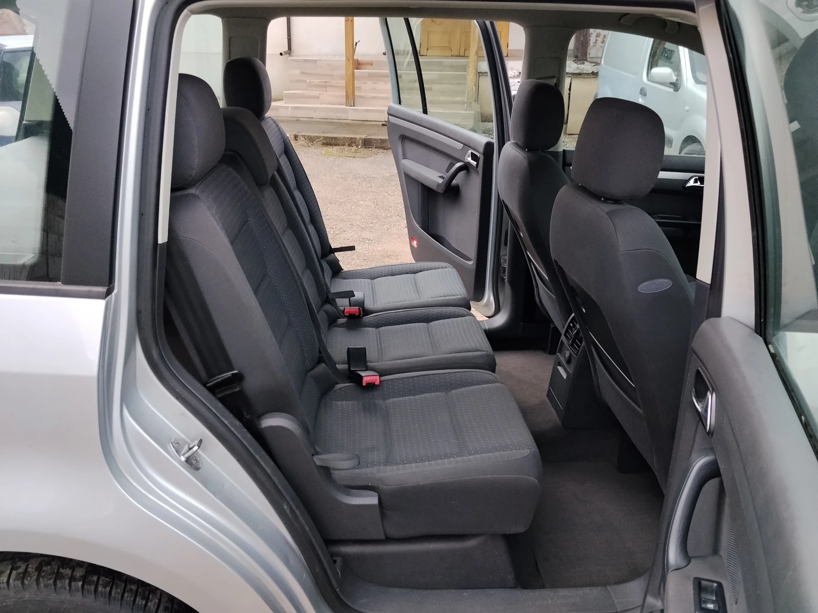 VW Touran 1.9-TDI , снимка 14 - Автомобили и джипове - 53738907