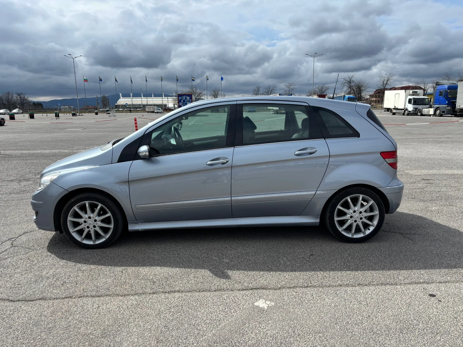 Mercedes-Benz B 180, снимка 4 - Автомобили и джипове - 53933711