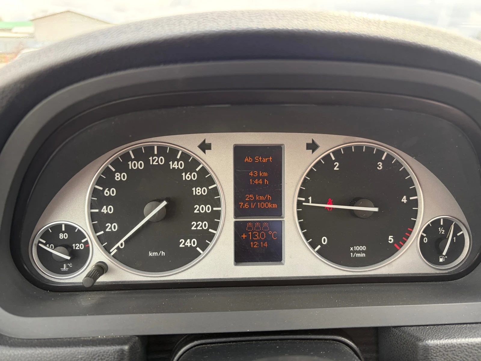 Mercedes-Benz B 180, снимка 11 - Автомобили и джипове - 53933711