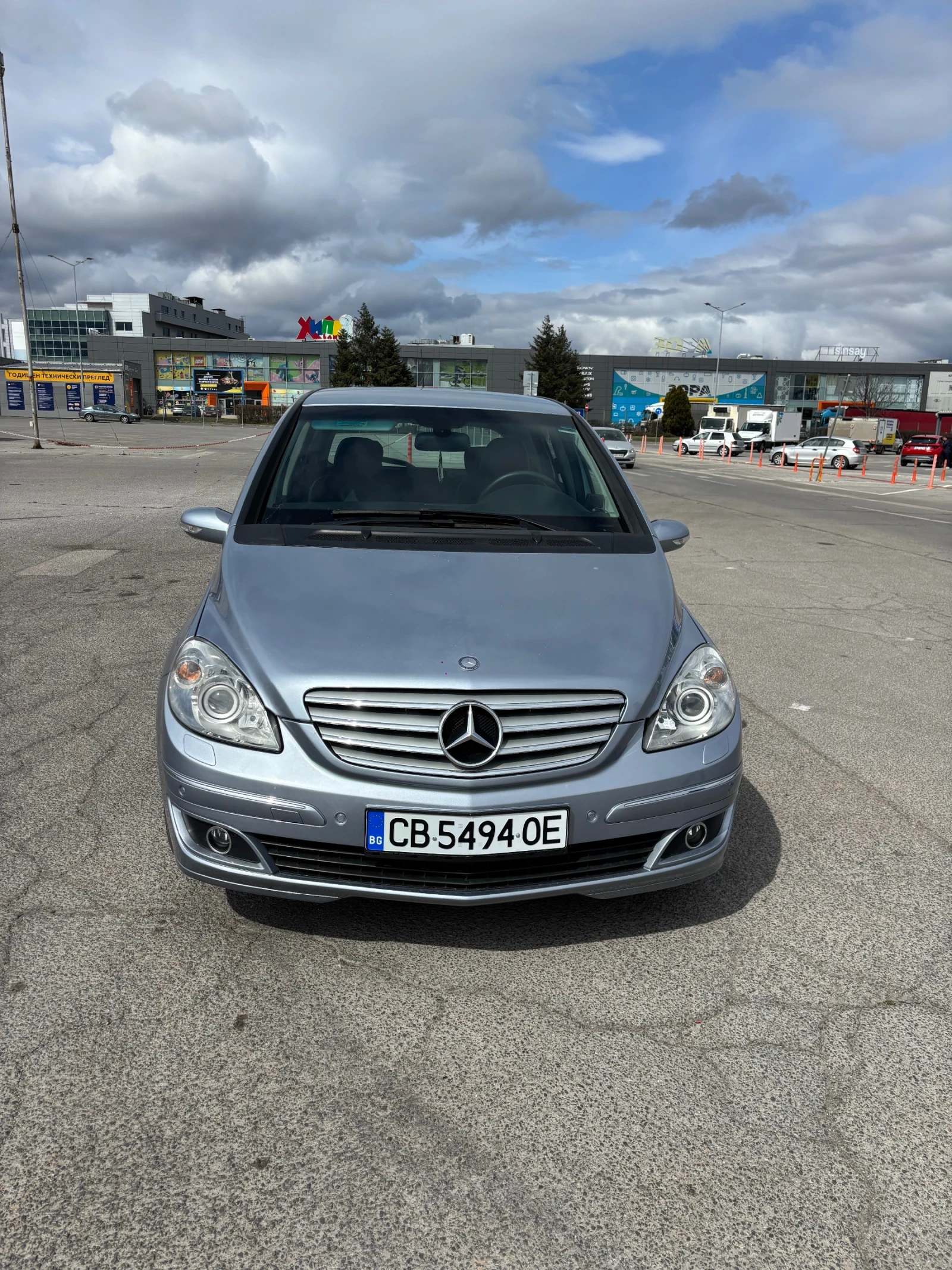 Mercedes-Benz B 180