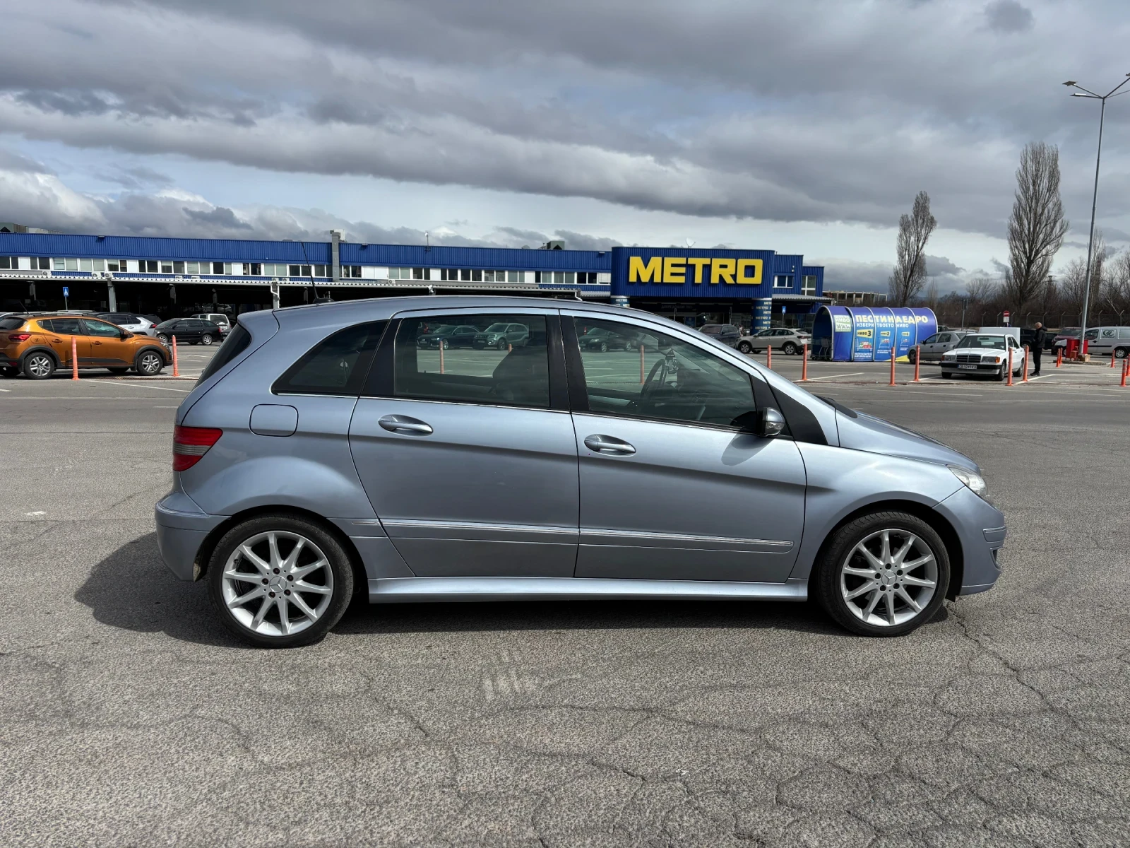 Mercedes-Benz B 180, снимка 8 - Автомобили и джипове - 53933711