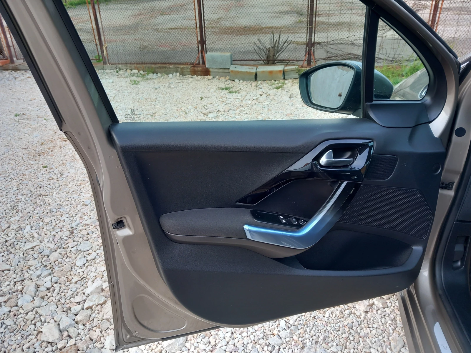 Seat Ibiza 1.6 E HDI NAVI, снимка 17 - Автомобили и джипове - 54183700