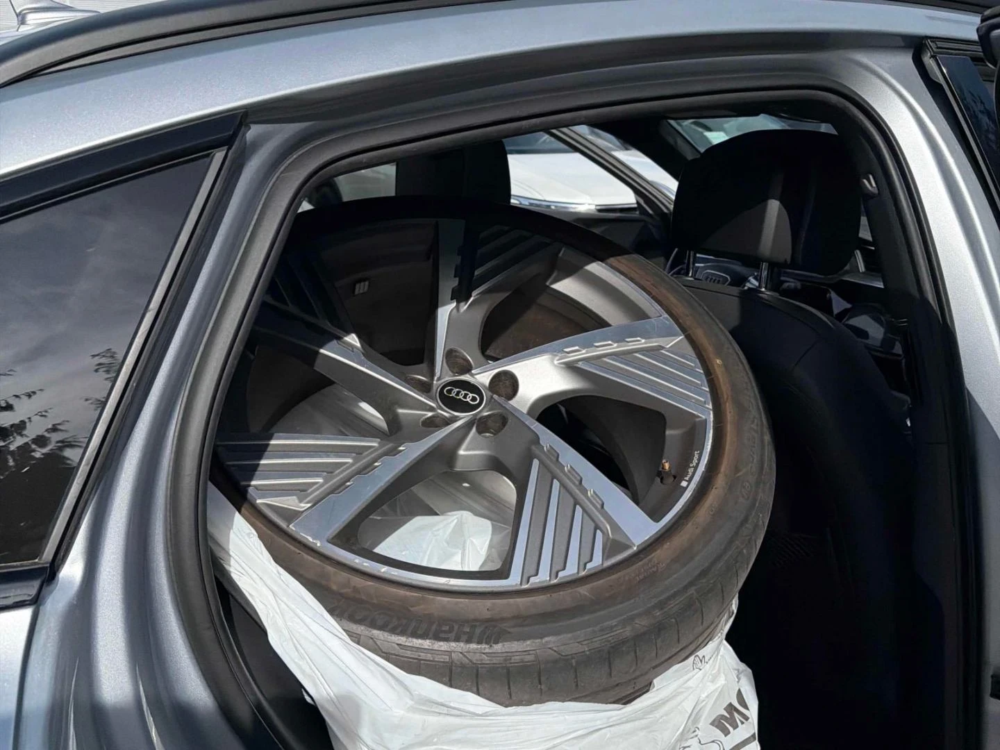 Audi E-Tron  55 quattro S line Black | �������� | 360  | B&O | | Mobile.bg � ����������� 13