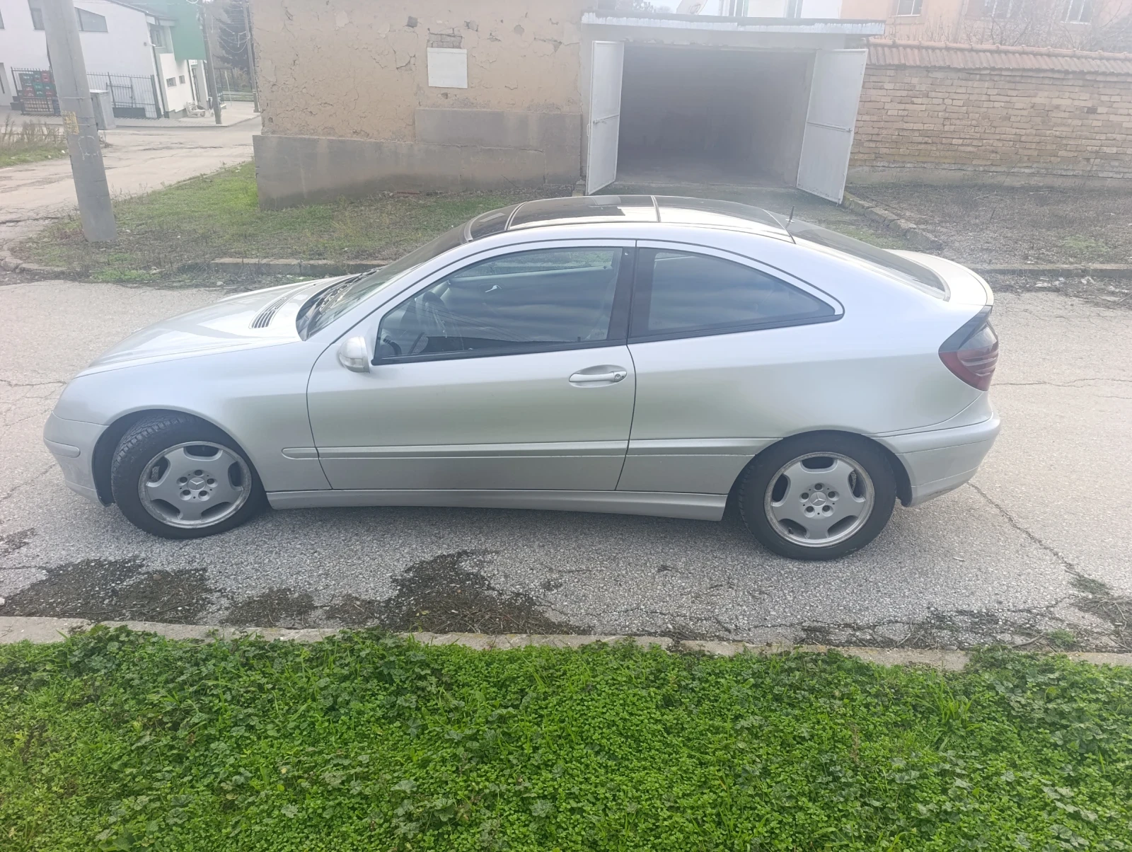 Mercedes-Benz C 220, снимка 2 - Автомобили и джипове - 54360240