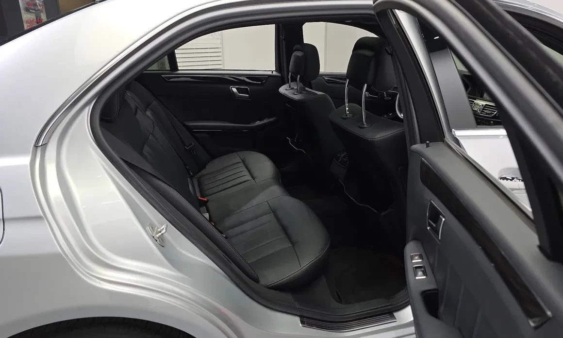 Mercedes-Benz E 300 3.5 V6, Подгрев, Задна кам., Панорама, снимка 10 - Автомобили и джипове - 54608779