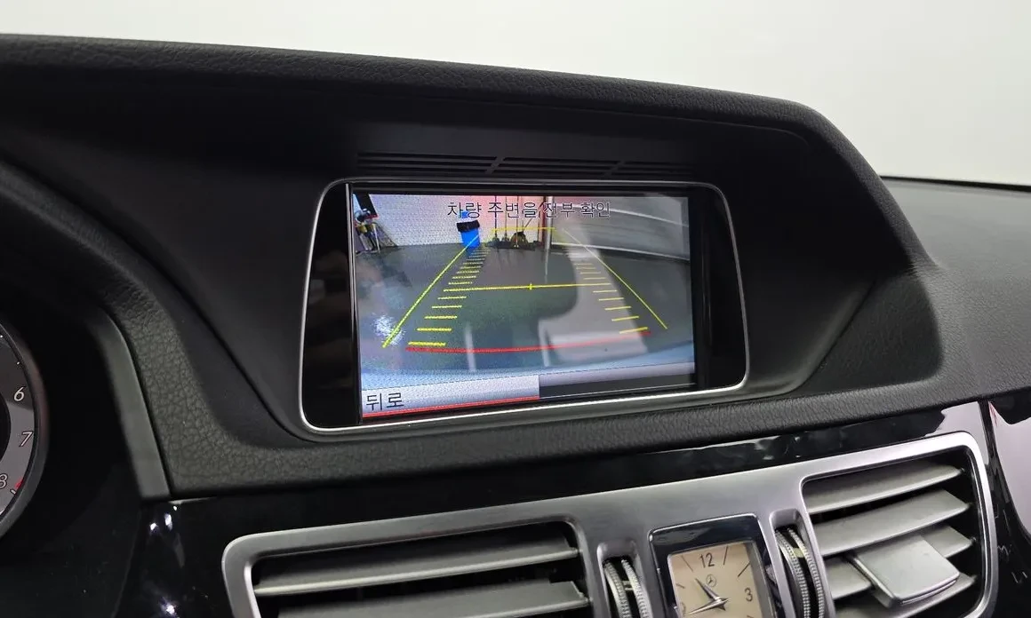 Mercedes-Benz E 300 3.5 V6, Подгрев, Задна кам., Панорама, снимка 15 - Автомобили и джипове - 54608779