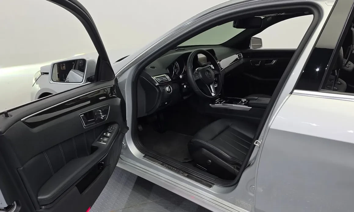 Mercedes-Benz E 300 3.5 V6, Подгрев, Задна кам., Панорама, снимка 9 - Автомобили и джипове - 54608779