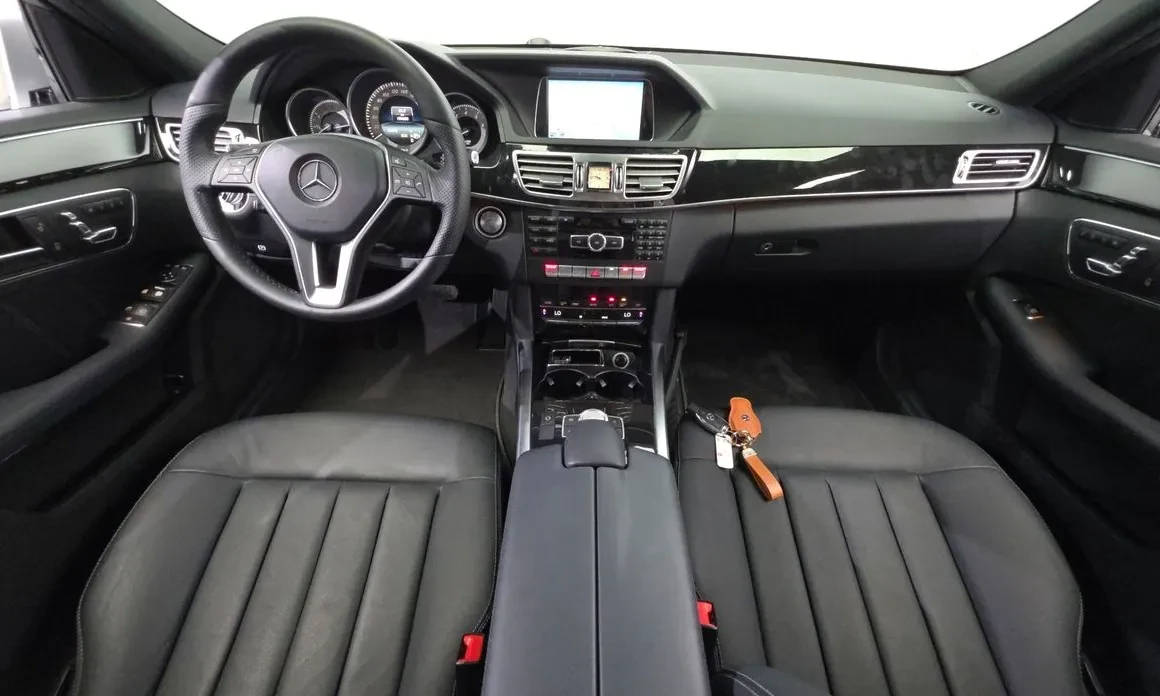 Mercedes-Benz E 300 3.5 V6, Подгрев, Задна кам., Панорама, снимка 7 - Автомобили и джипове - 54608779
