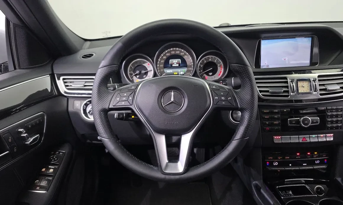 Mercedes-Benz E 300 3.5 V6, Подгрев, Задна кам., Панорама, снимка 12 - Автомобили и джипове - 54608779