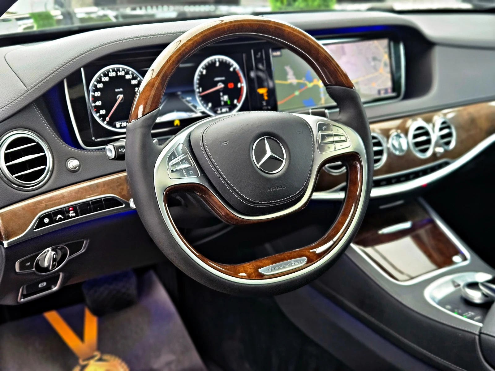 Mercedes-Benz S 350 AMG/9G/PANO/DISTR/CAMERA/BURMESTER/MAСАЖ/ОБДУХ/LIZ, снимка 8 - Автомобили и джипове - 54644582