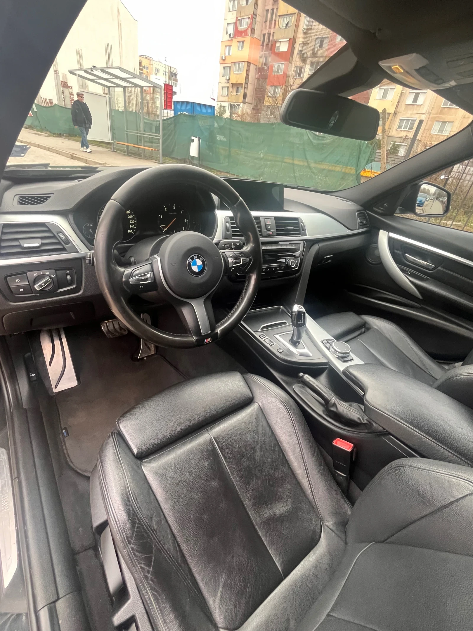 BMW 320 xDrive/ДИГИТАЛНО ТАБЛО/keyless/headup/harmankardon, снимка 8 - Автомобили и джипове - 54720630