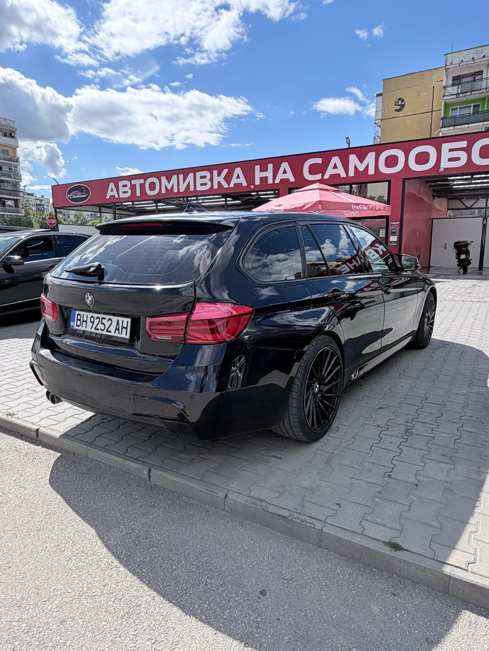 BMW 320 xDrive/ДИГИТАЛНО ТАБЛО/keyless/headup/harmankardon, снимка 3 - Автомобили и джипове - 54720630