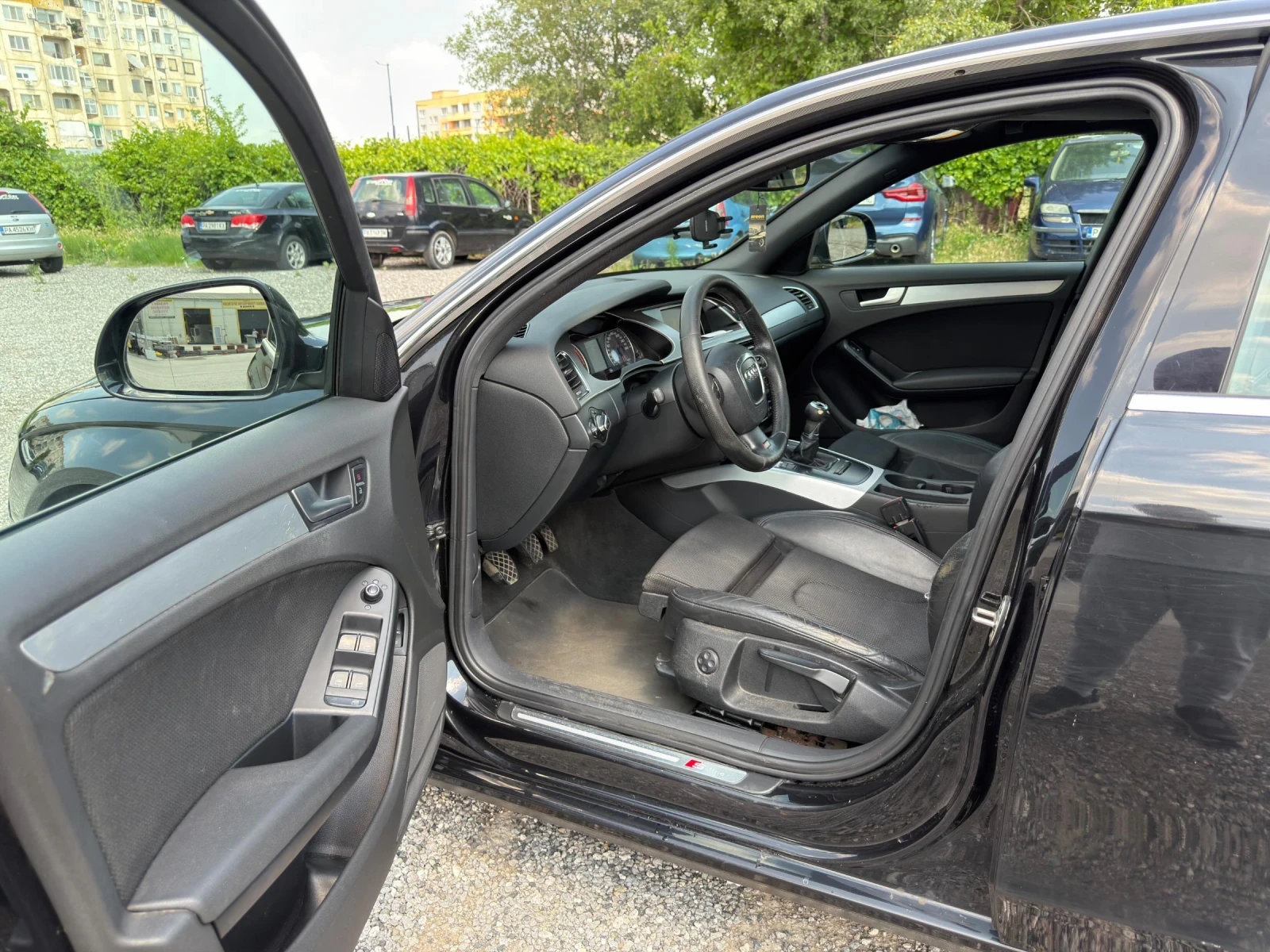 Audi A4 B8 2.0 TDI S-line, снимка 9 - Автомобили и джипове - 54795559