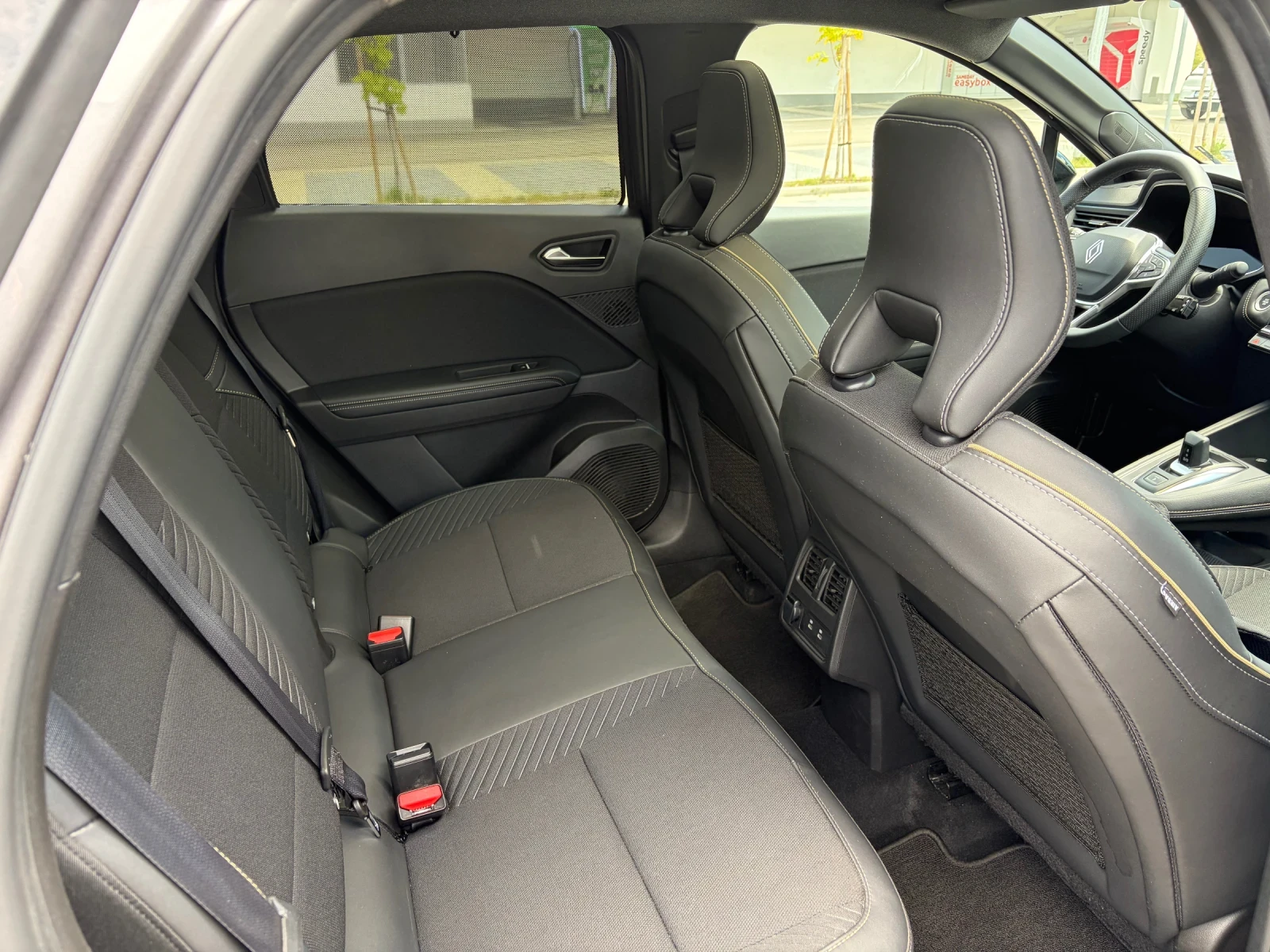 Renault Symbioz Iconic 160 full hybrid, снимка 6 - Автомобили и джипове - 55162677