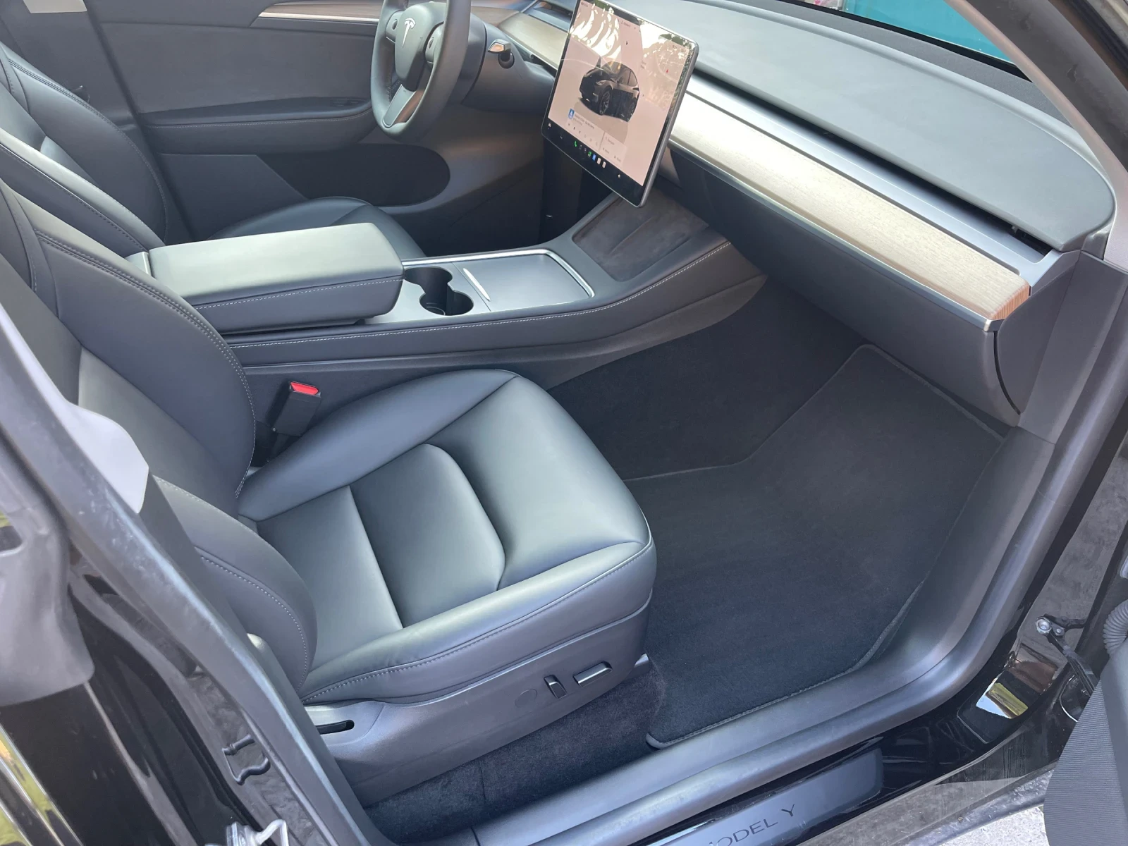 Tesla Model Y Long Range 4x4 Европейска, снимка 8 - Автомобили и джипове - 55675823