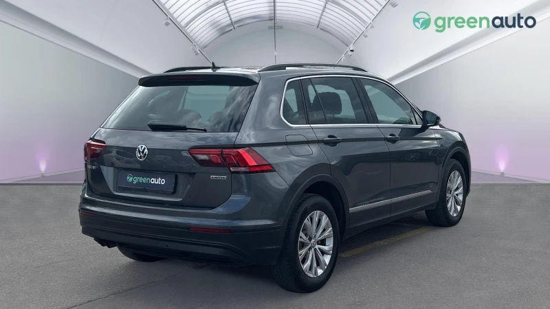 VW Tiguan 2.0 TSi 4 Motion, снимка 2 - Автомобили и джипове - 48388739