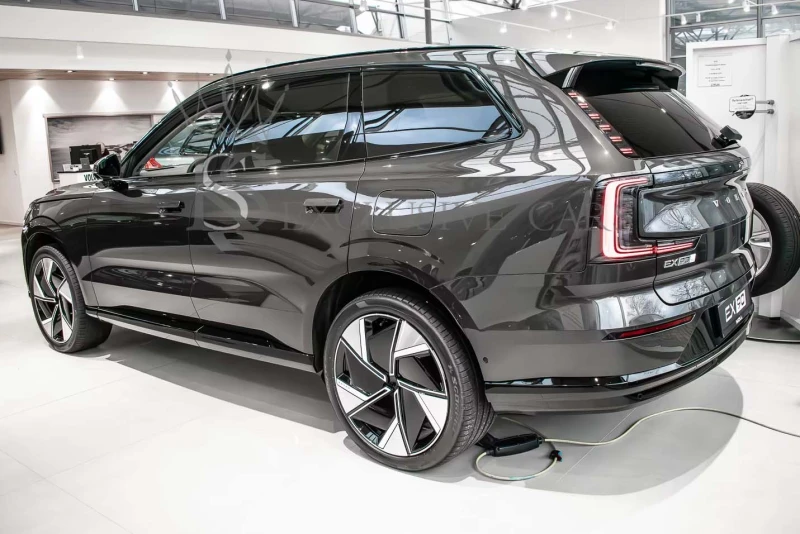 Volvo EX90 TWIN MOTOR PERFORMANCE ULTRA* 7 МЕСТЕН* , снимка 2 - Автомобили и джипове - 51681349