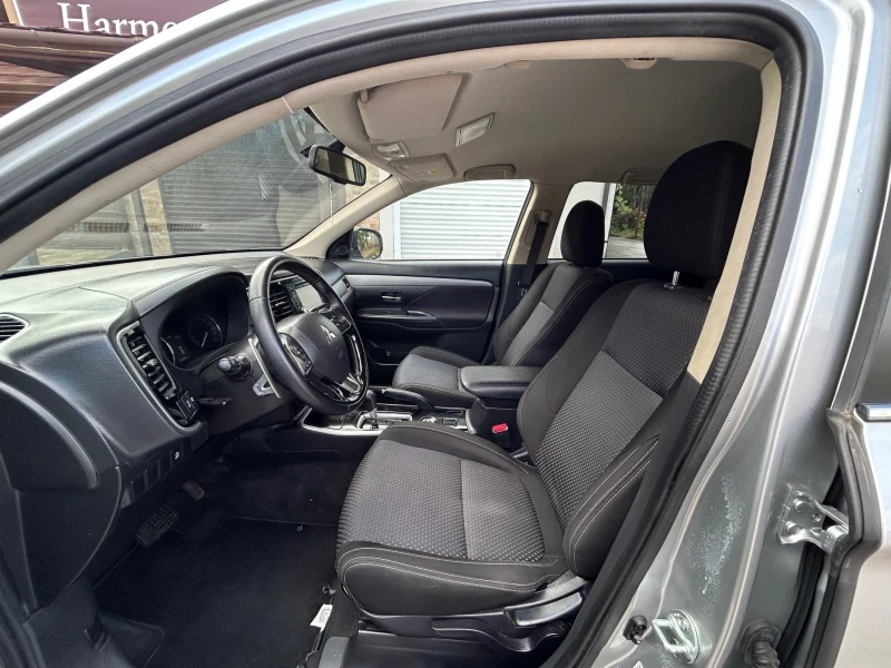 Mitsubishi Outlander 2.0i/4x4/Автомат, снимка 9 - Автомобили и джипове - 53157745