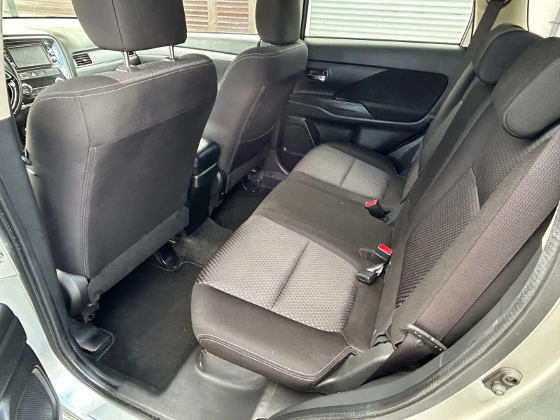 Mitsubishi Outlander 2.0i/4x4/Автомат, снимка 10 - Автомобили и джипове - 53157745