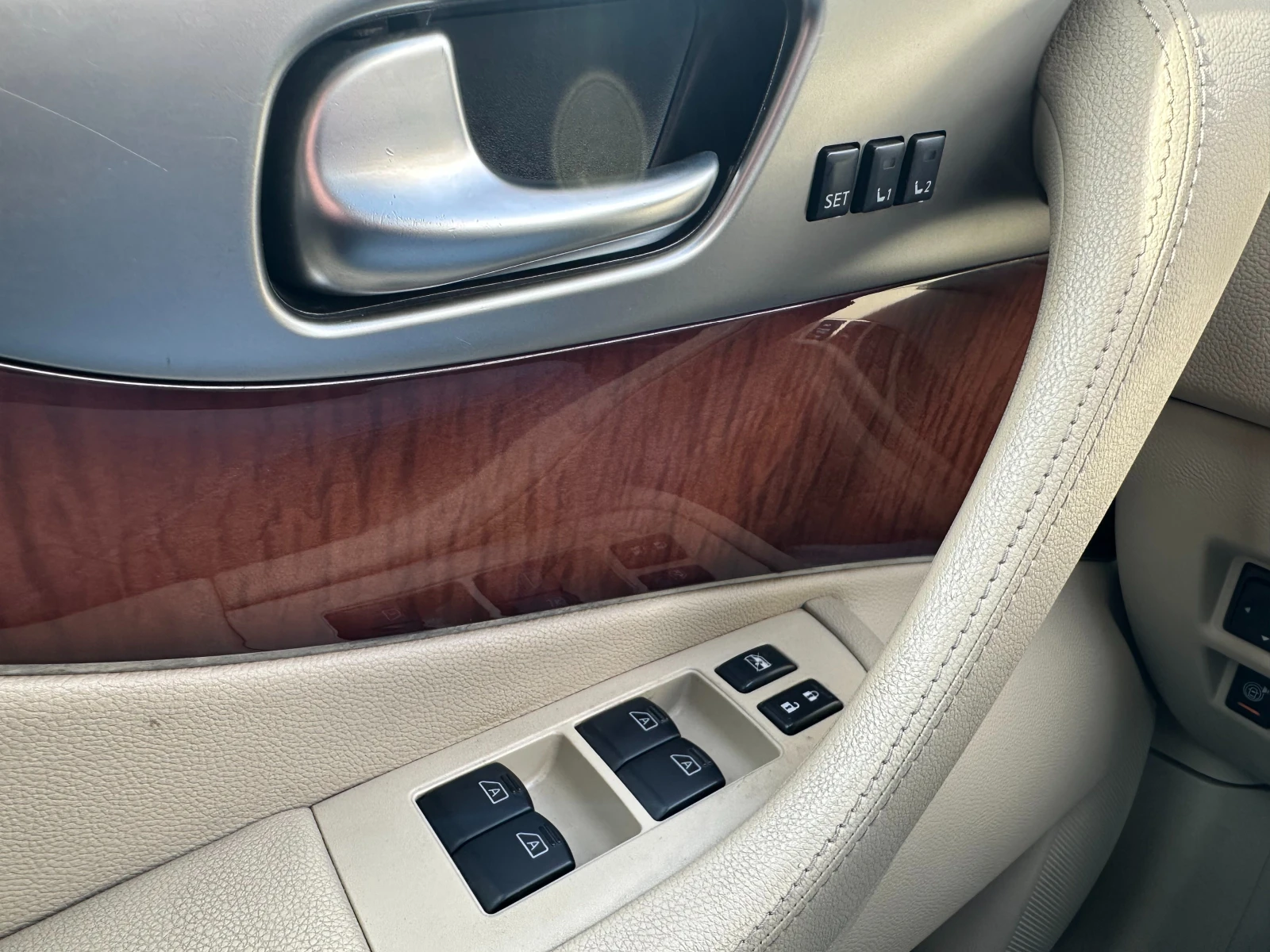 Infiniti QX70 3.0d 238 ..  | Mobile.bg   16