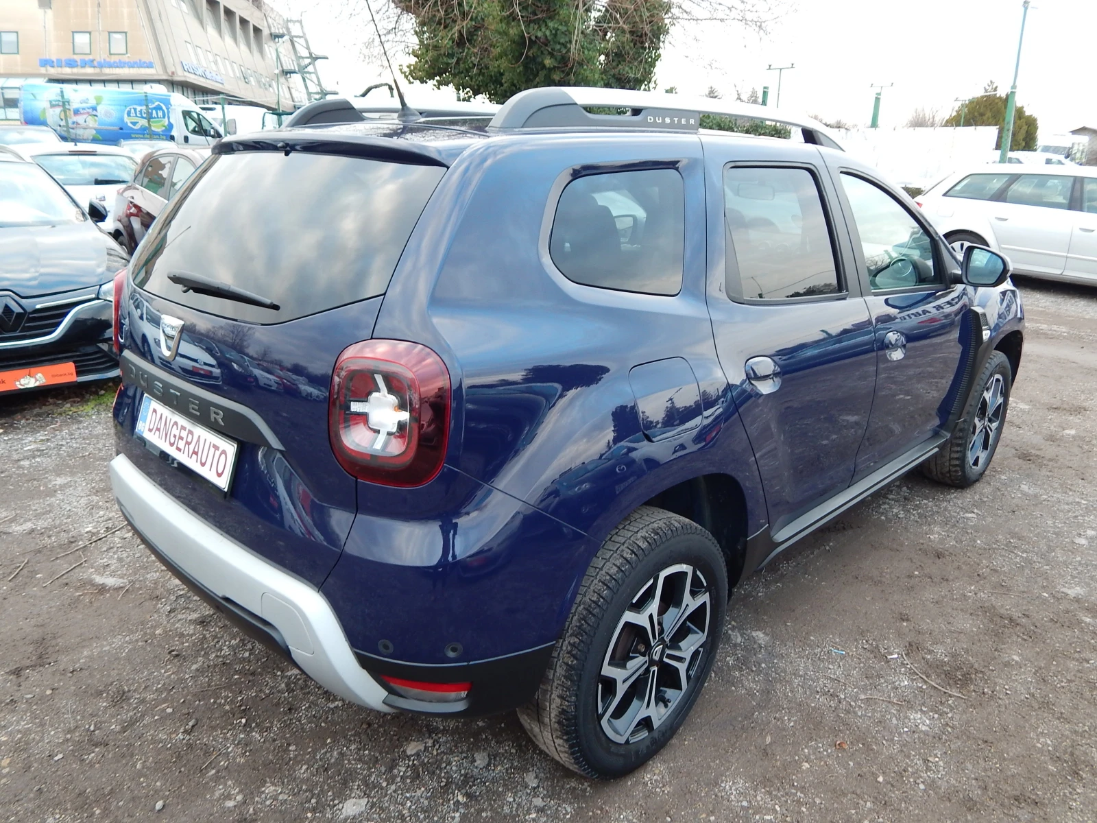 Dacia Duster 1.6i* ГАЗОВ ИНЖЕКЦИОН*  - изображение 4