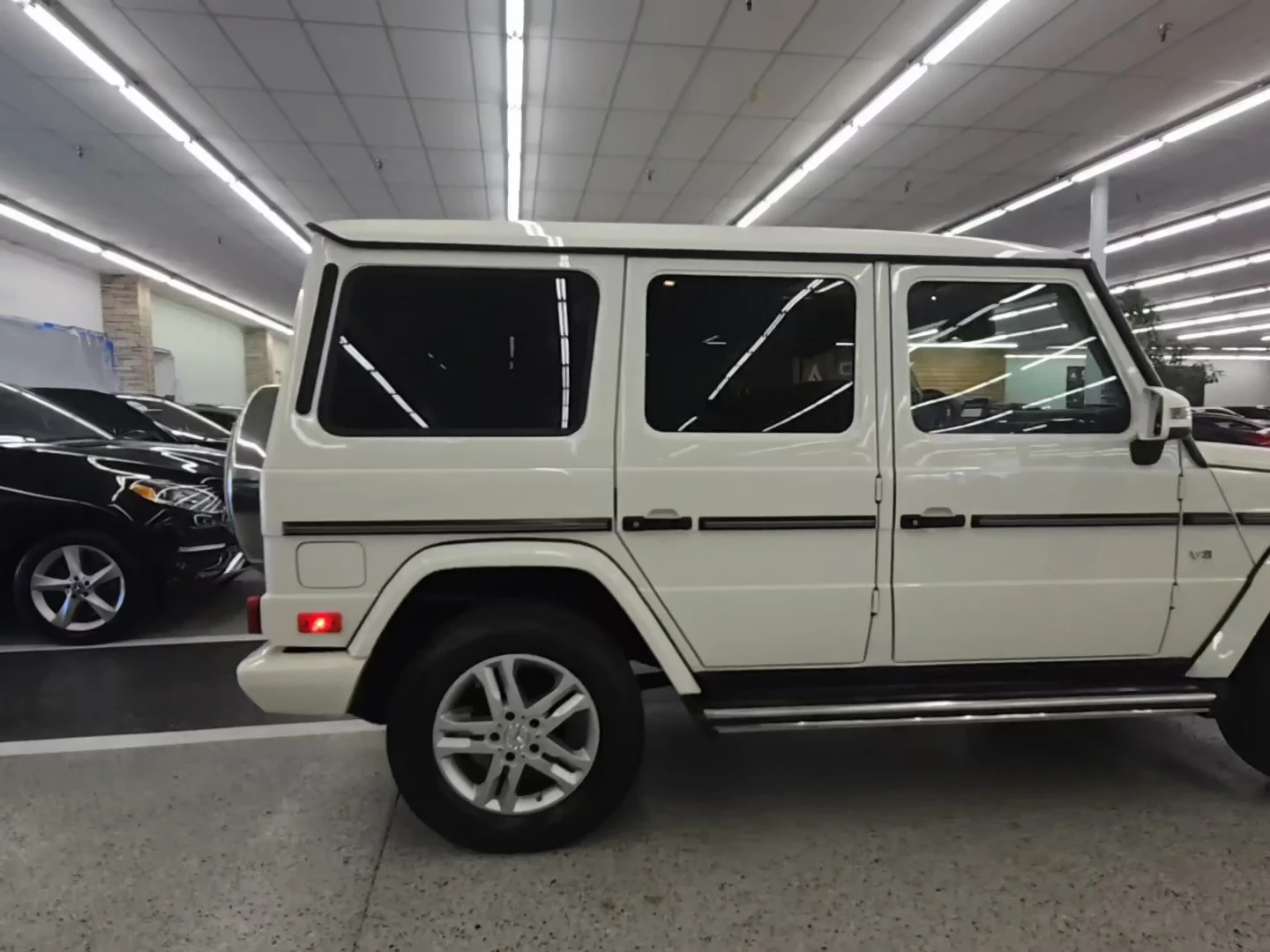 Mercedes-Benz G 55 AMG  4MATIC 4dr, снимка 2 - Автомобили и джипове - 54460334