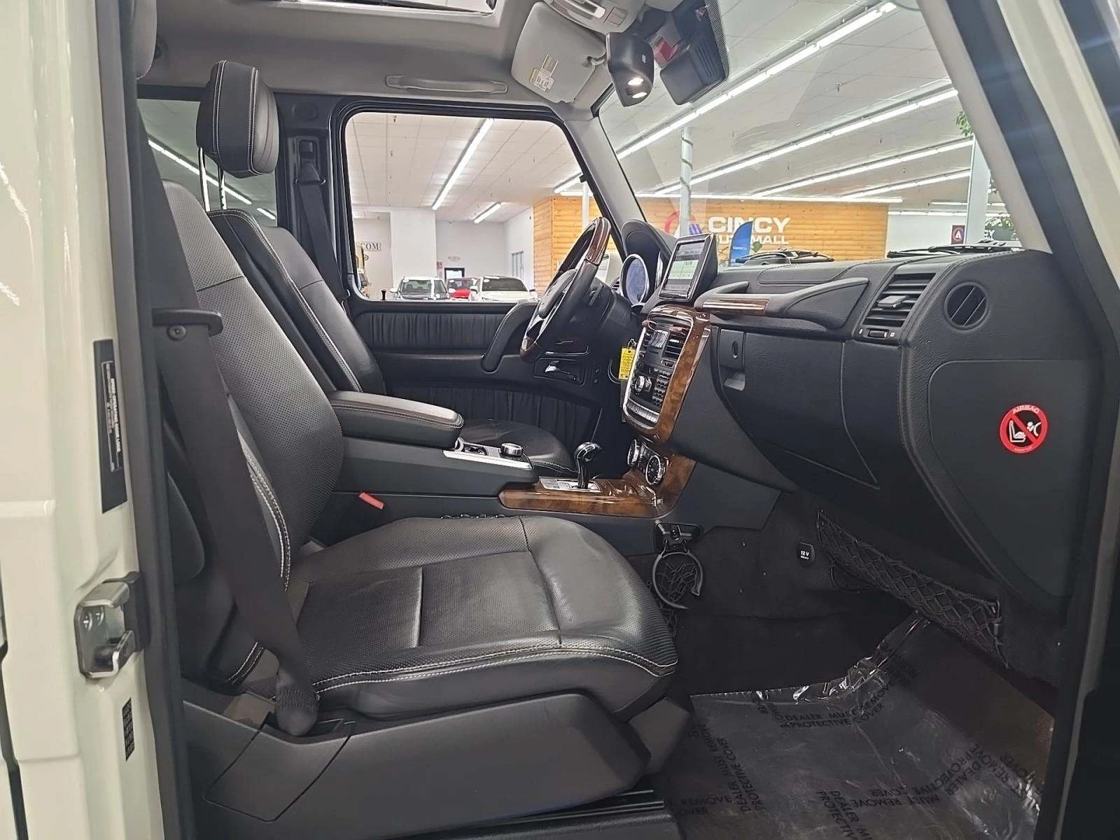 Mercedes-Benz G 55 AMG  4MATIC 4dr, снимка 9 - Автомобили и джипове - 54460334