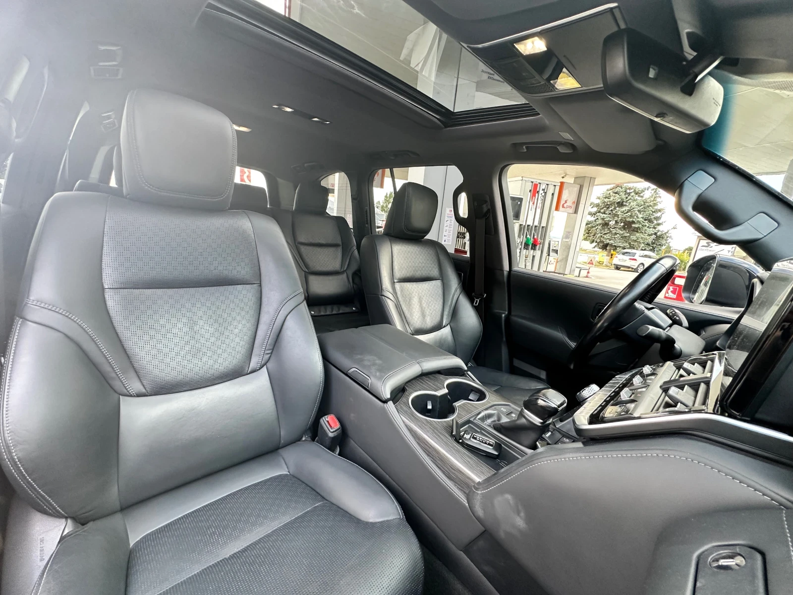 Toyota Land cruiser 300 Собствен Лизинг/ БАРТЕР FULL, снимка 11 - Автомобили и джипове - 56088004