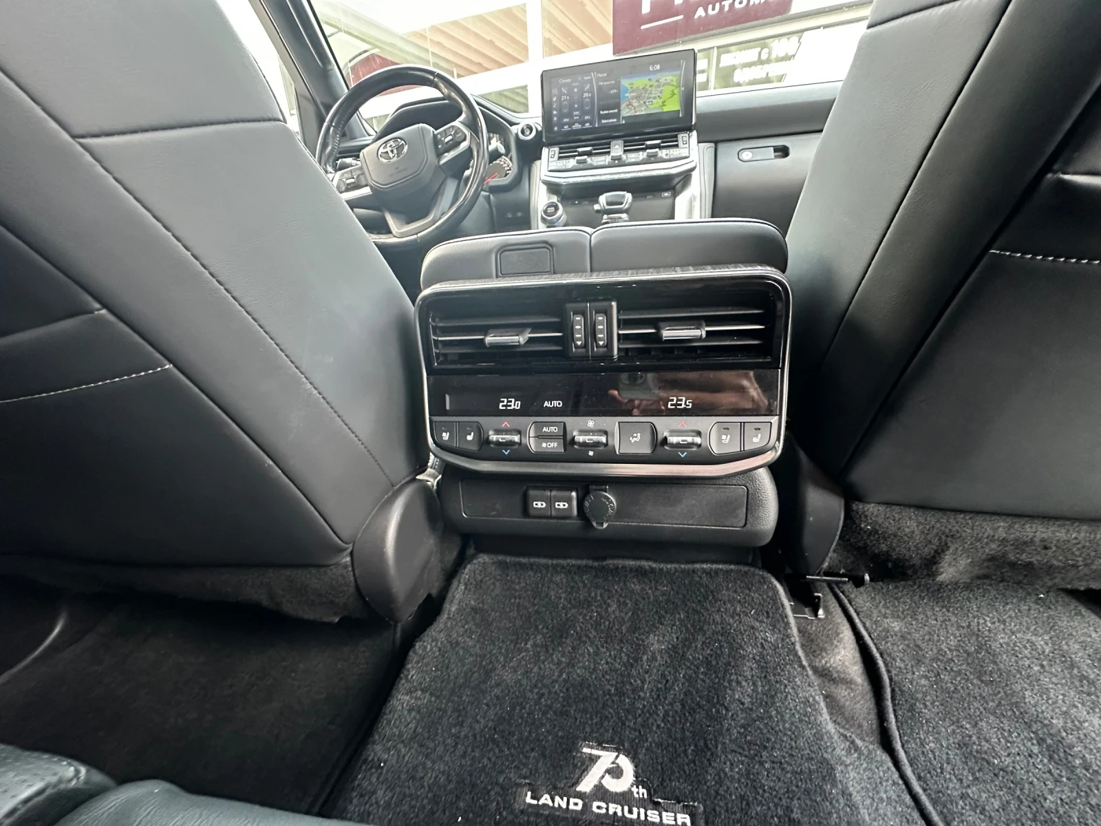 Toyota Land cruiser 300 Собствен Лизинг/ БАРТЕР FULL, снимка 13 - Автомобили и джипове - 56088004