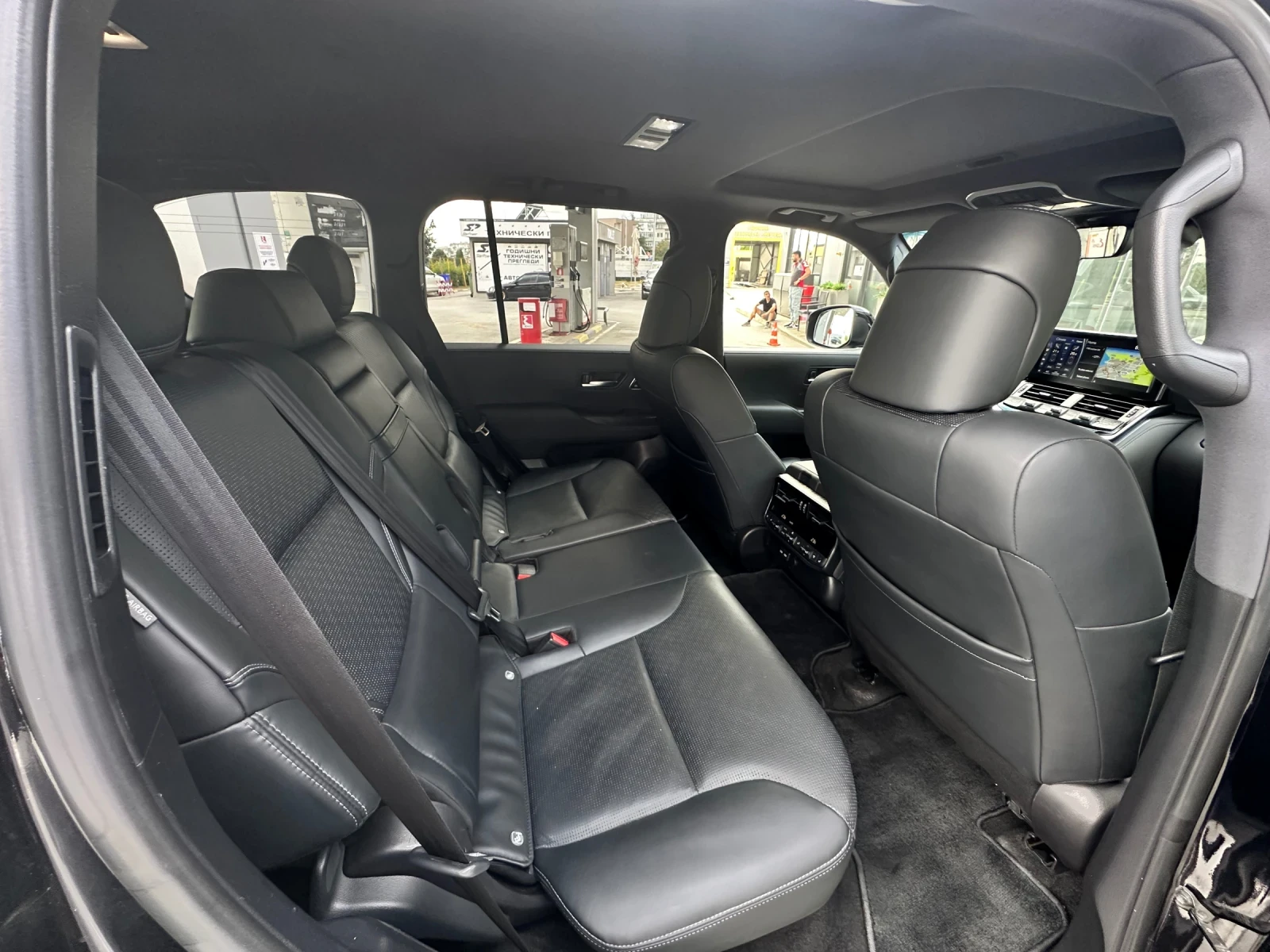 Toyota Land cruiser 300 Собствен Лизинг/ БАРТЕР FULL, снимка 16 - Автомобили и джипове - 56088004