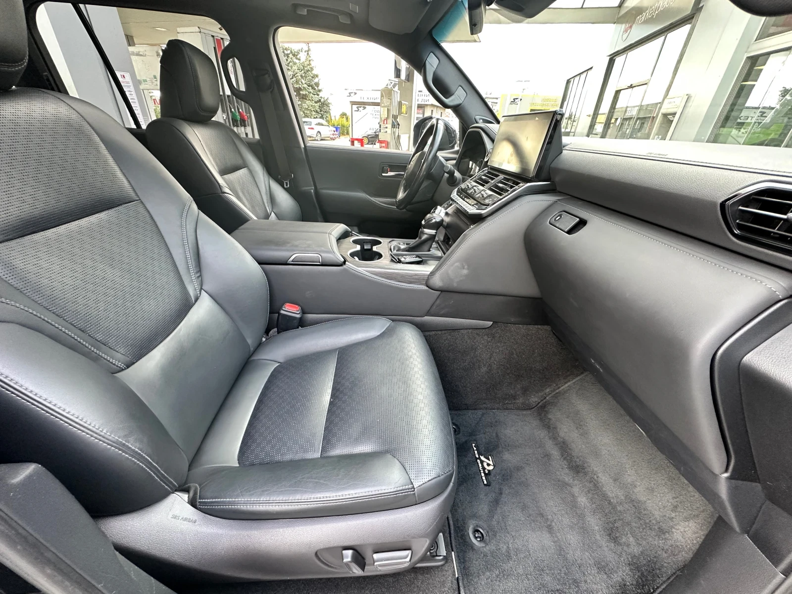 Toyota Land cruiser 300 Собствен Лизинг/ БАРТЕР FULL, снимка 14 - Автомобили и джипове - 56088004